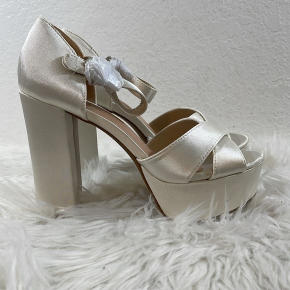 LULUS Crushest White Satin Rhinestone Ankle-Strap Chunky Heels Size 8 NEW - Picture 6 of 16